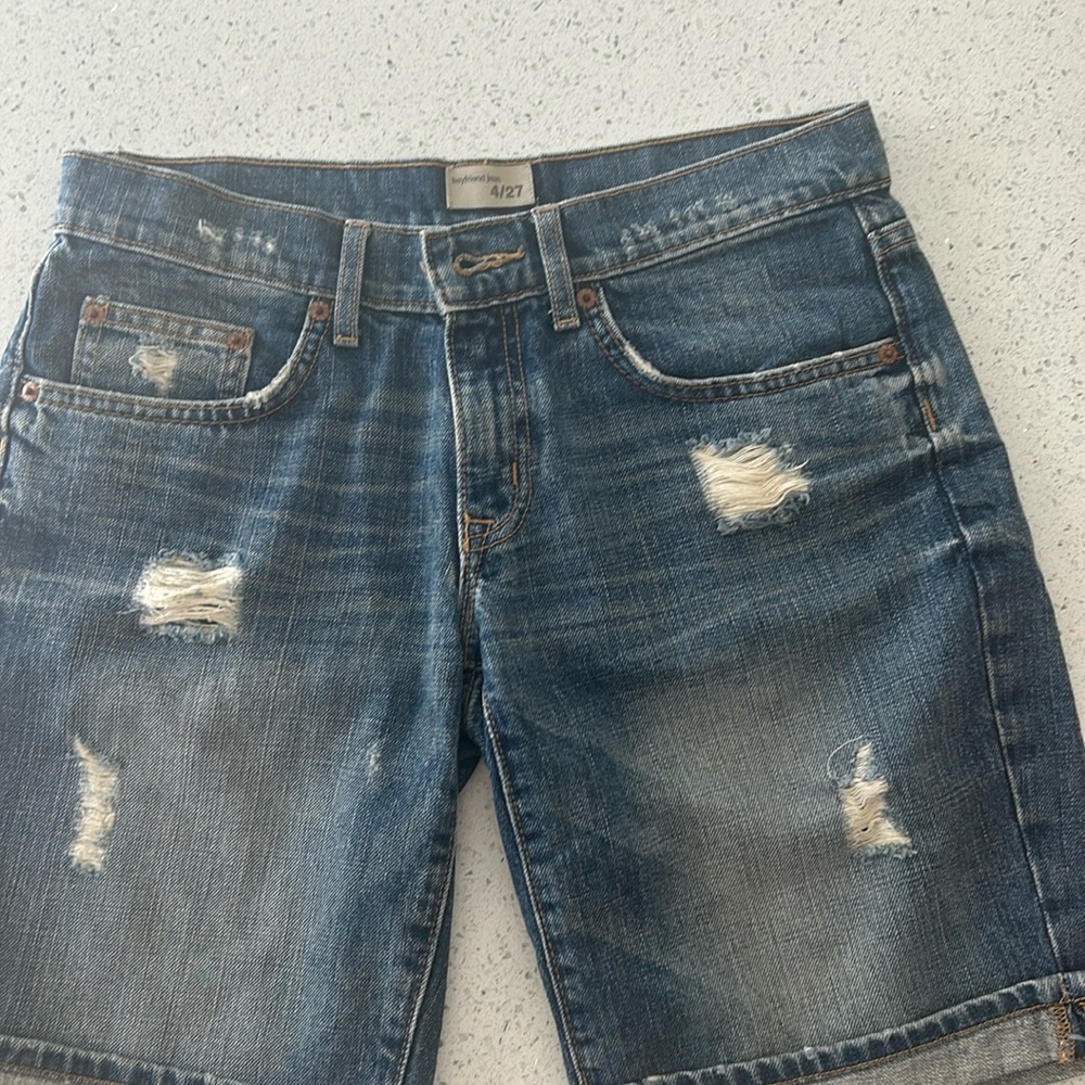 Cute Gap low rise boyfriend Jean short.